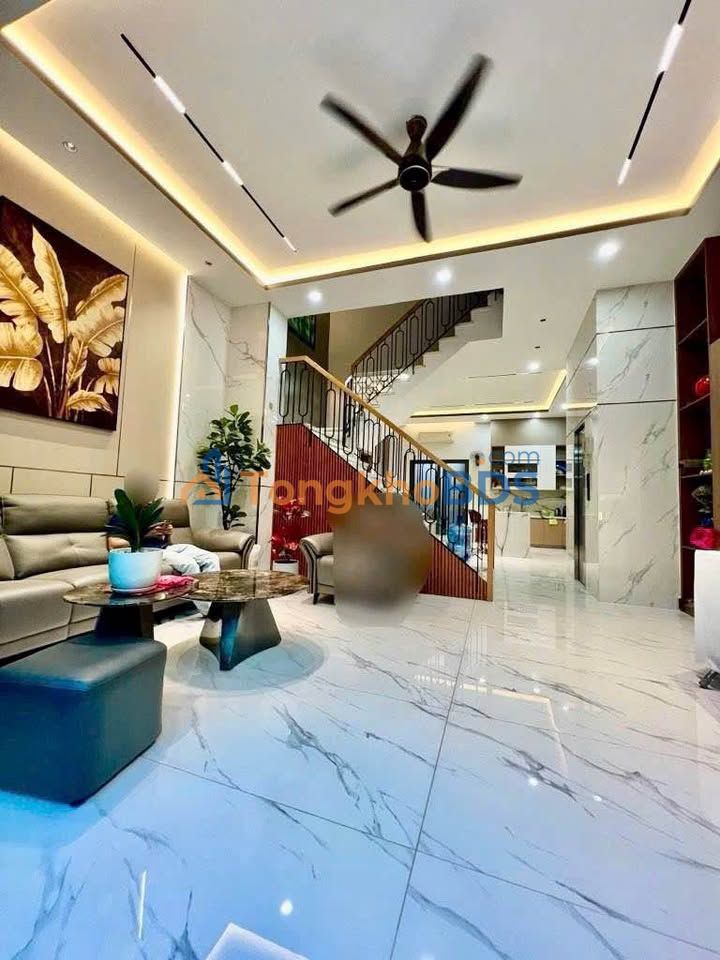 Nhà Thoại Ngọc Hầu Tân Phú 102m2 14 tỷ - Ô tô vào tận nhà