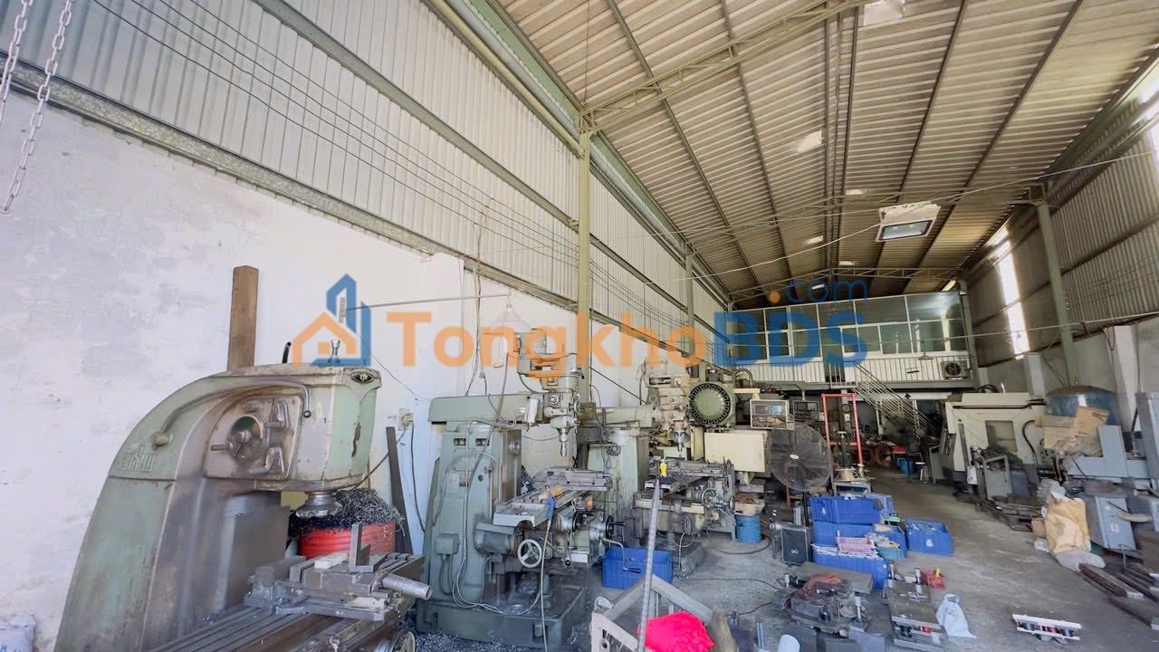 Nhà kho xưởng Dĩ An Đông Tác 240m² giá 10.5 tỷ - Hoạt động ngay