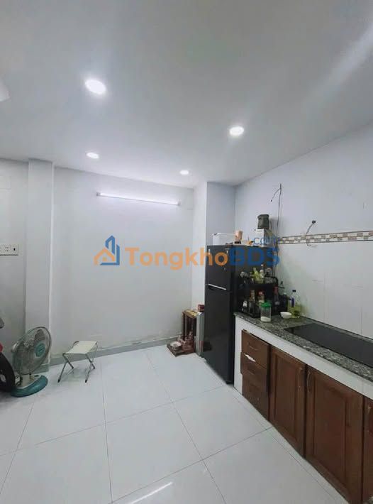 Nhà 5 tầng đúc kiên cố, 35m², 5.2 tỷ, Hẻm 4.5m Bạch Đằng, Bình Thạnh
