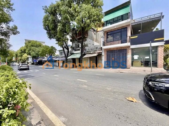 Nhà mặt tiền Trường Sa Phú Nhuận 76m2 14 tỷ - Ô tô vào nhà