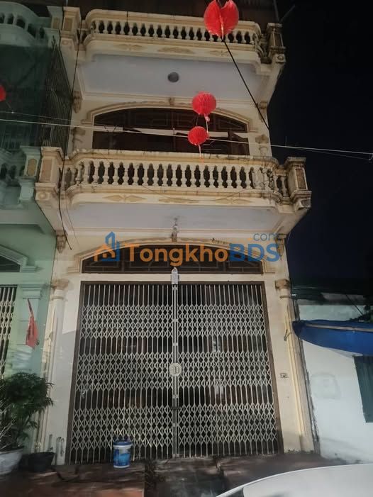 Nhà 2 tầng Gốc Khế Móng Cái giá vài triệu - Sẵn sàng ở ngay