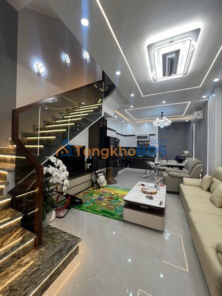 Nhà Phường 1, Quận 1 - 59m² (Ngang 4.5m) 4 Tầng, Sổ Hồng Giá 5.85 Tỷ