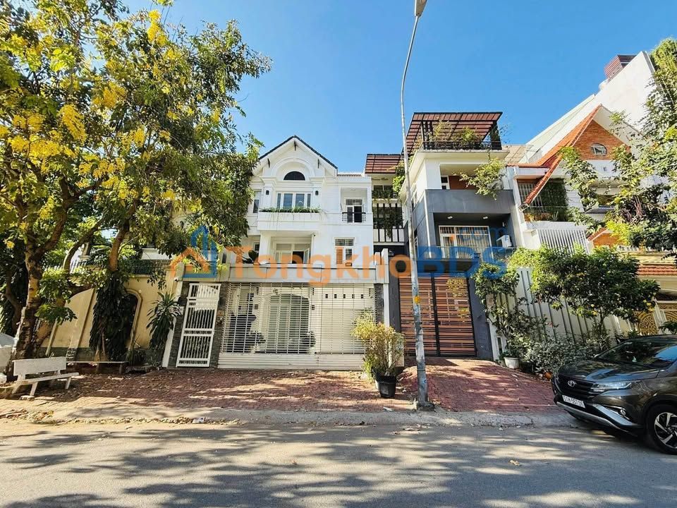 Townhouse Tran Trong Cung Q7 192m² 27.5 tỷ - Ô tô vào nhà