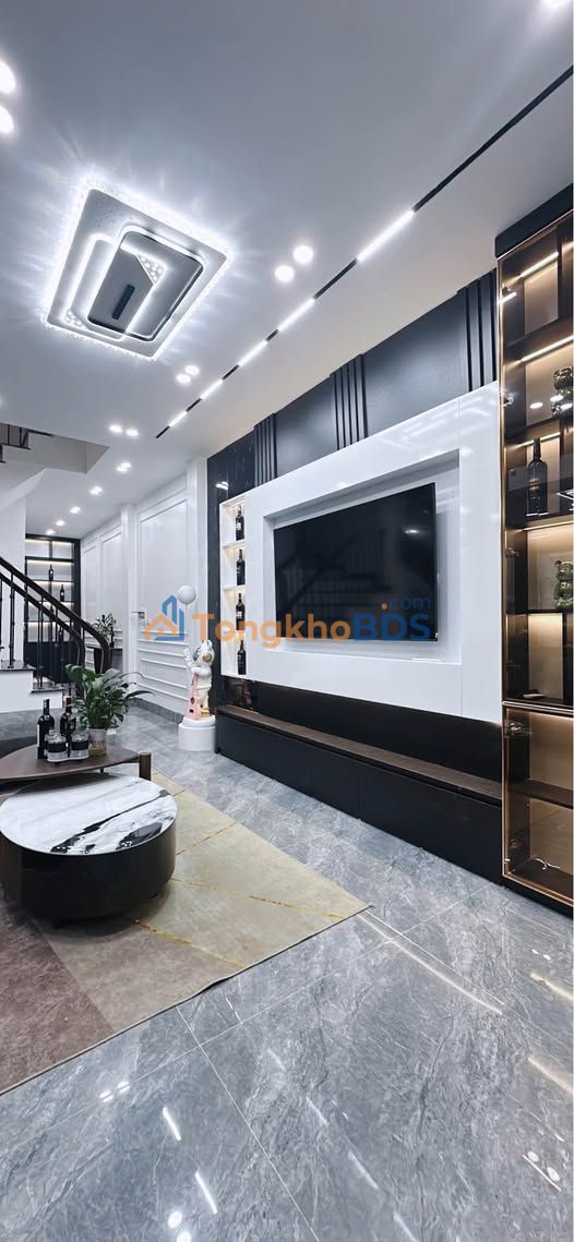 Nhà riêng Xuân La Tây Hồ 33m² - Ô tô đỗ cửa