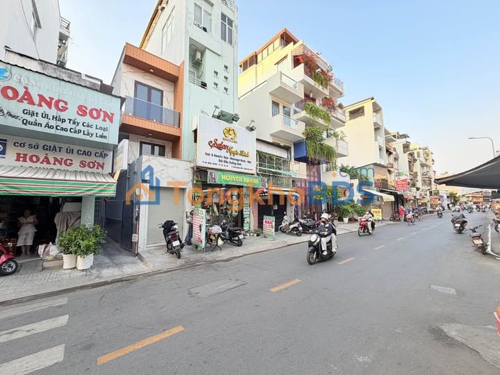 Nha pho Hoa Hung Q10 2.5x10m 5 ty - Mat tien kinh doanh