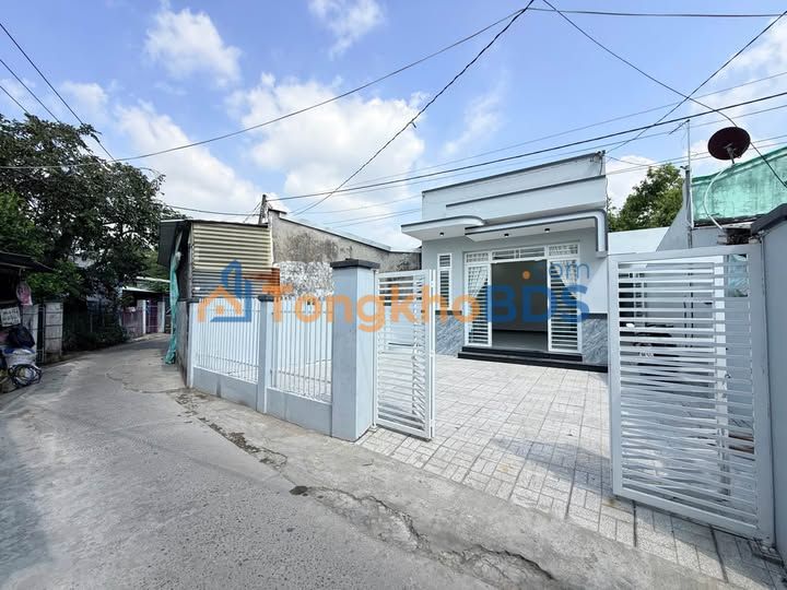 Nhà Long Xuyên 165m² giá 1,9 tỷ - Chính chủ bán gấp