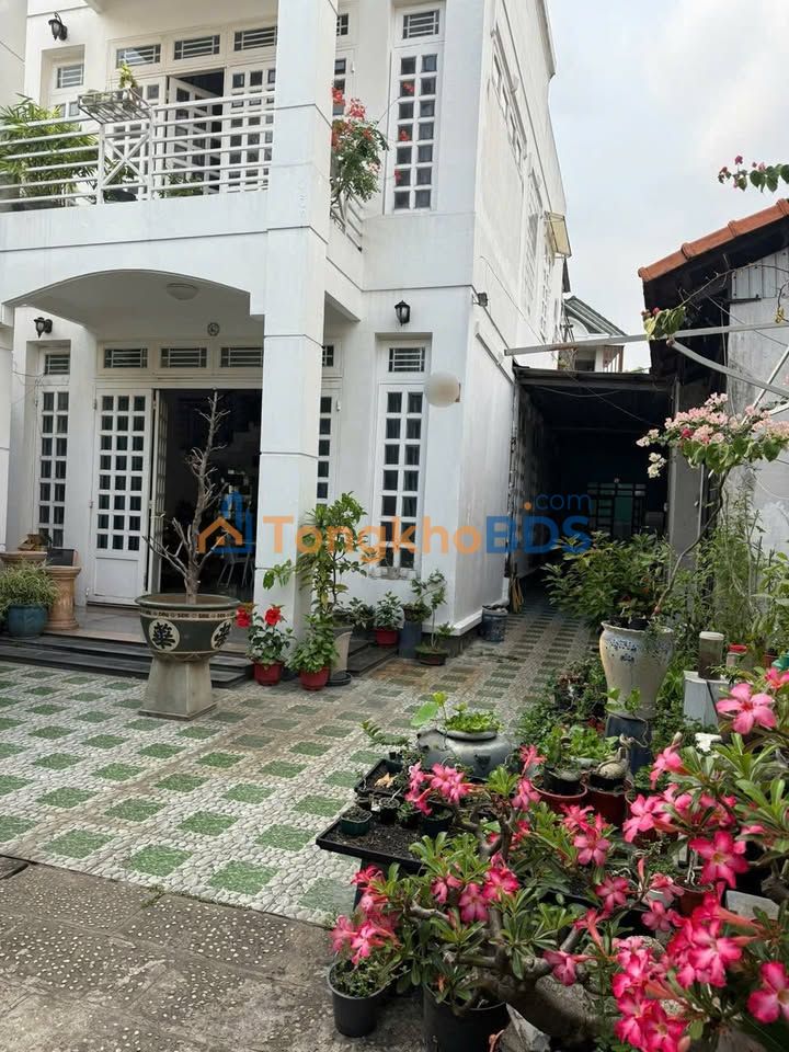 Nhà sân vườn Trần Thái Tông 1.200m² 30 triệu – Sẵn ở ngay