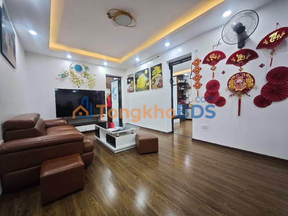 Nhà Mai Dịch 75m2 5 tỷ - Ô tô vào tận nhà, sẵn sàng ở