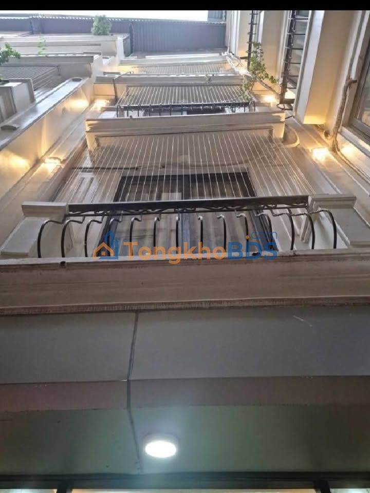 Nha Thuy Khue Tay Ho 53m2 gia 15.2 ty - O to vao tan nha