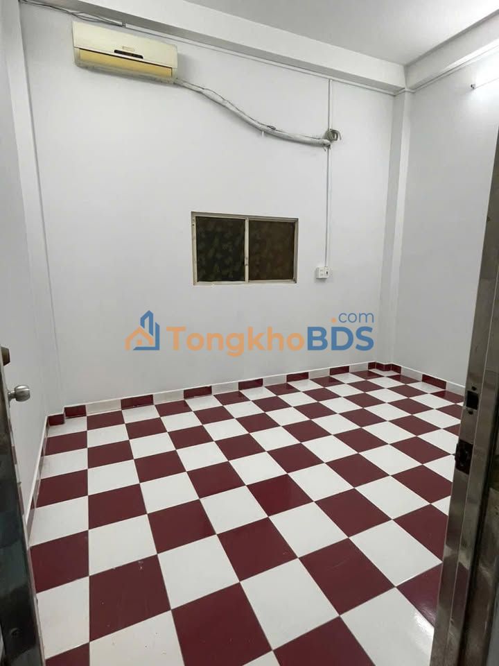 Nhà 418 Lạc Long Quân Q11 4x17m 15tr - Sẵn sàng ở ngay