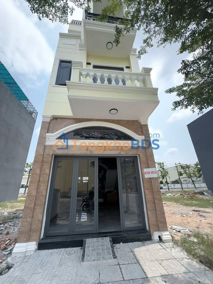 Nhà phố Icon Central Dĩ An 60m² 5.5 tỷ Full nội thất