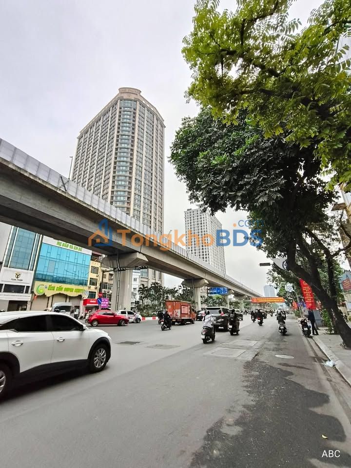 Nhà phố Nguyễn Trãi 35m² 21.8 tỷ - Vị trí đắc địa