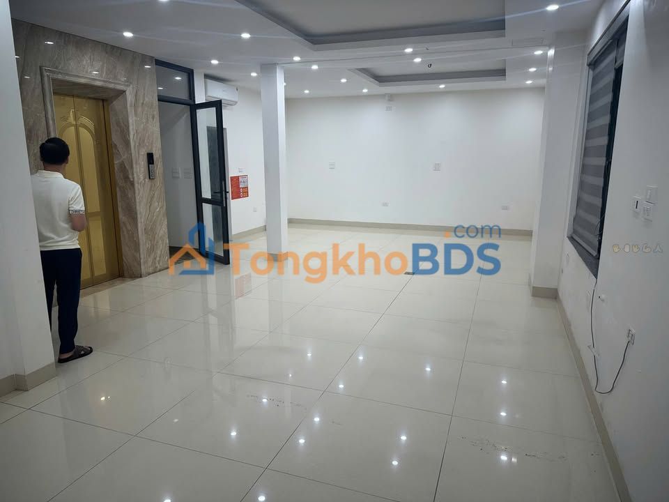 Van phong Starlake Tay Ho 155m² 80tr/thang - Toa hang A