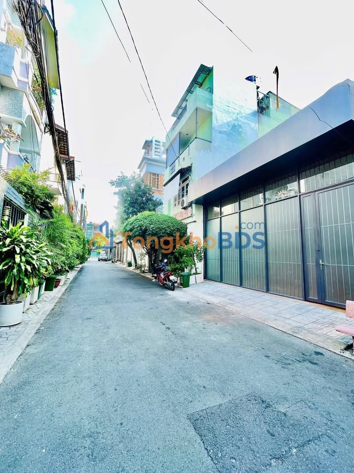 Nhà Lê Trọng Tấn Tân Phú 96m² 16 triệu - Ô tô vào tận nhà