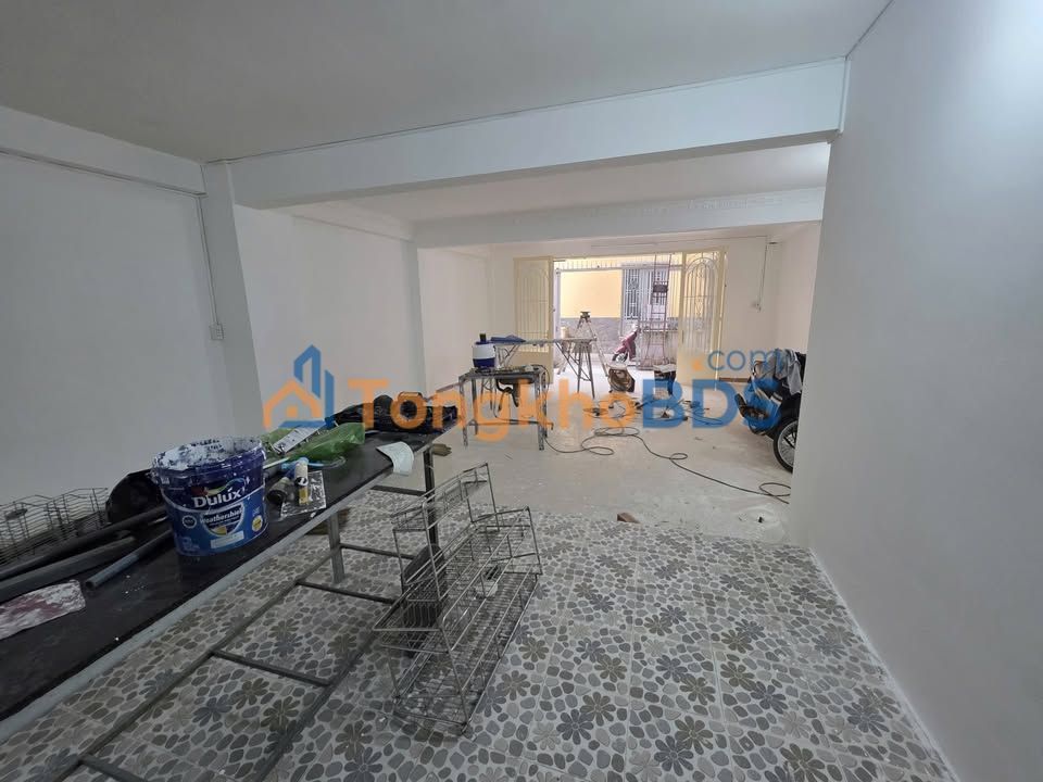 Nhà nguyên căn Lạc Long Quân P.8 66m² 10tr - Sẵn sàng ở ngay