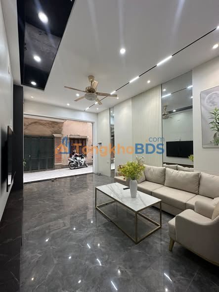 Nhà riêng Hoàng Văn Thái 42m² 14 tỷ - Ô tô vào nhà