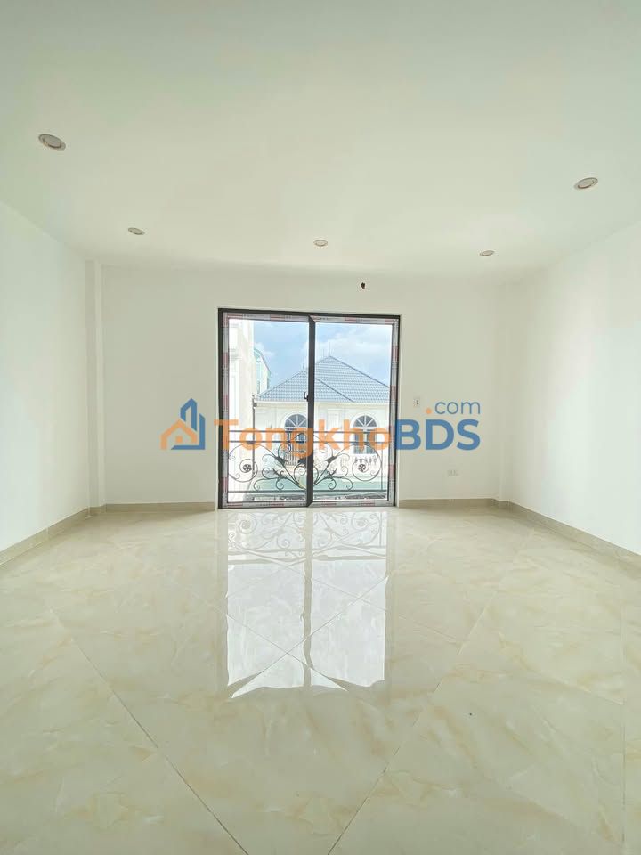 Nhà riêng Tân Phú Quốc Oai 45m² giá 5,7 tỷ - Ô tô vào tận nhà