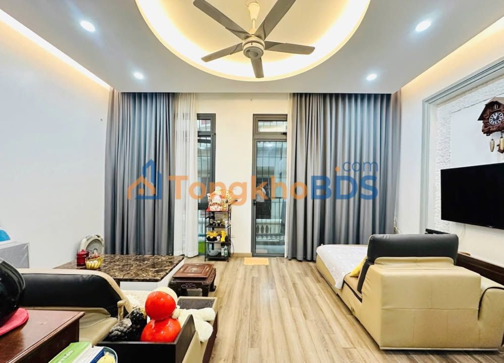 Đất phân lô Hoàng Quốc Việt 72m² 29 tỷ - Sổ đỏ chính chủ