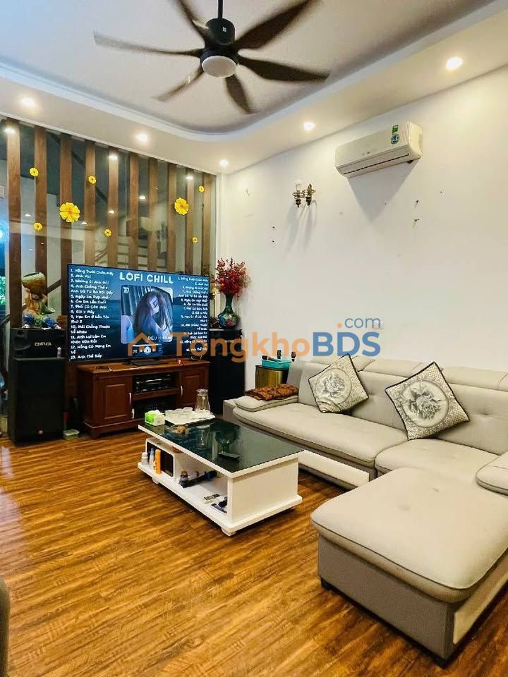 Townhouse Yen Vien 80m2 10.5 ty - Mat tien kinh doanh