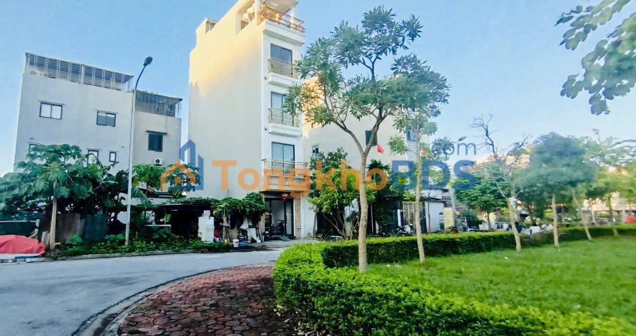 Nhà TDC Giang Biên 30m² 8.6 tỷ - Ô tô vào tận nhà
