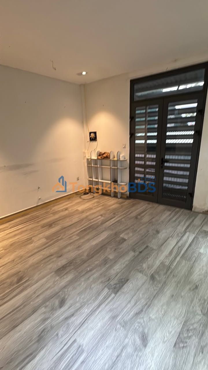 Cho thuê nhà 92m² Lạc Long Quân, Tây Hồ - Kinh doanh nhỏ, gần Lotte