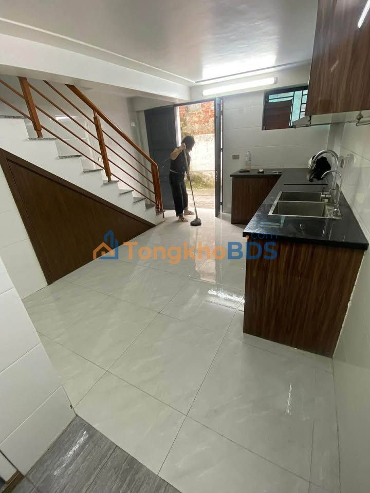 Nhà 3 tầng Nguyễn Văn Cừ Vinh 200m² - Mặt tiền kinh doanh