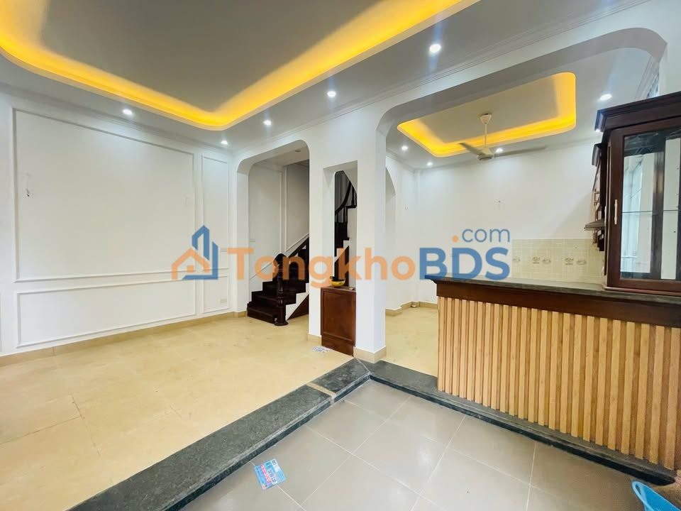 Nhà phố Hoàng Quốc Việt 60m² 13 triệu - Sẵn sàng ở ngay