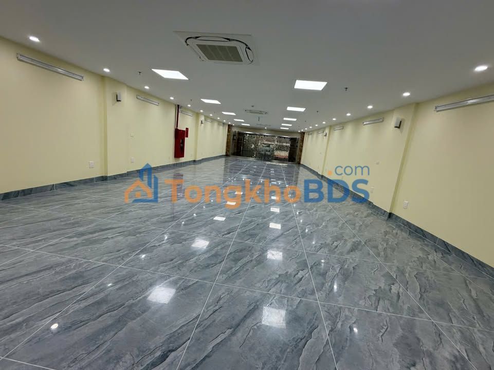 Văn phòng Hoàng Quốc Việt Cầu Giấy 130m2 22 triệu - View đẹp
