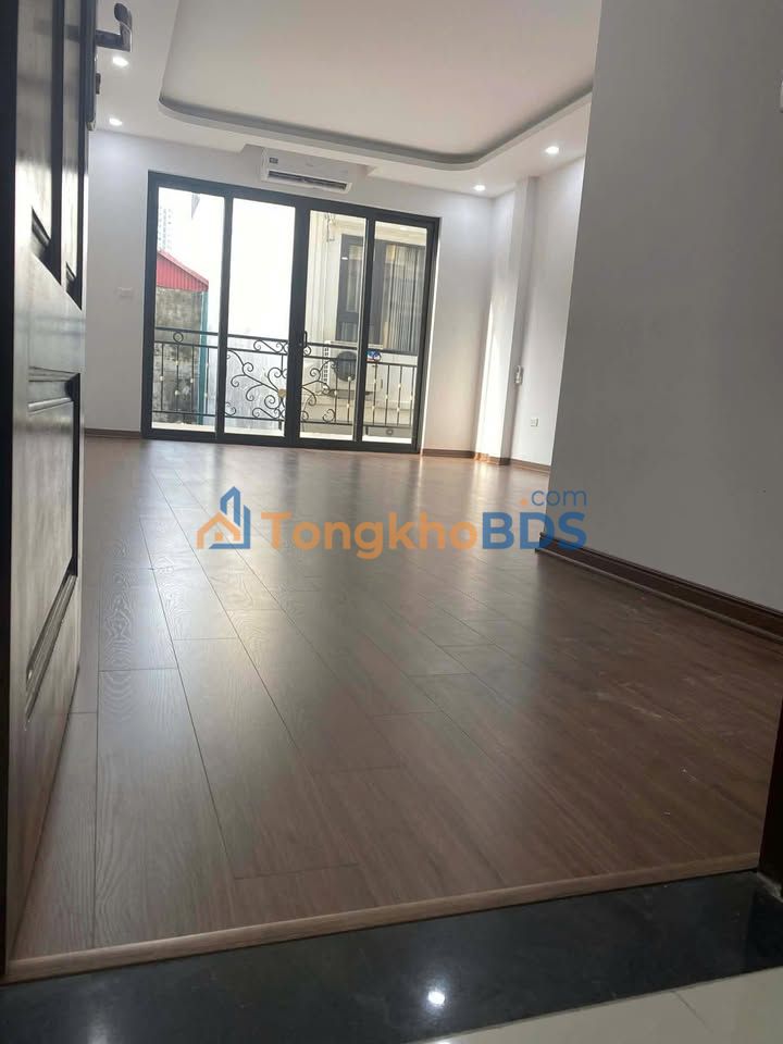 Cho thuê nhà 6 tầng thang máy mặt ngõ 143 Nguyễn Chính, Hoàng Mai - 270m²