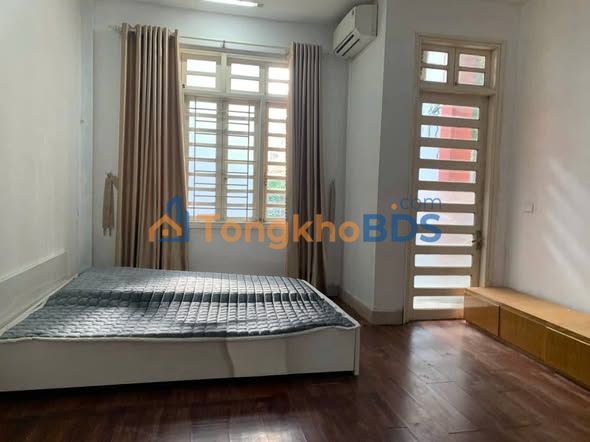 Nha Tu Lien Tay Ho 225m2 14 trieu - San sang o ngay