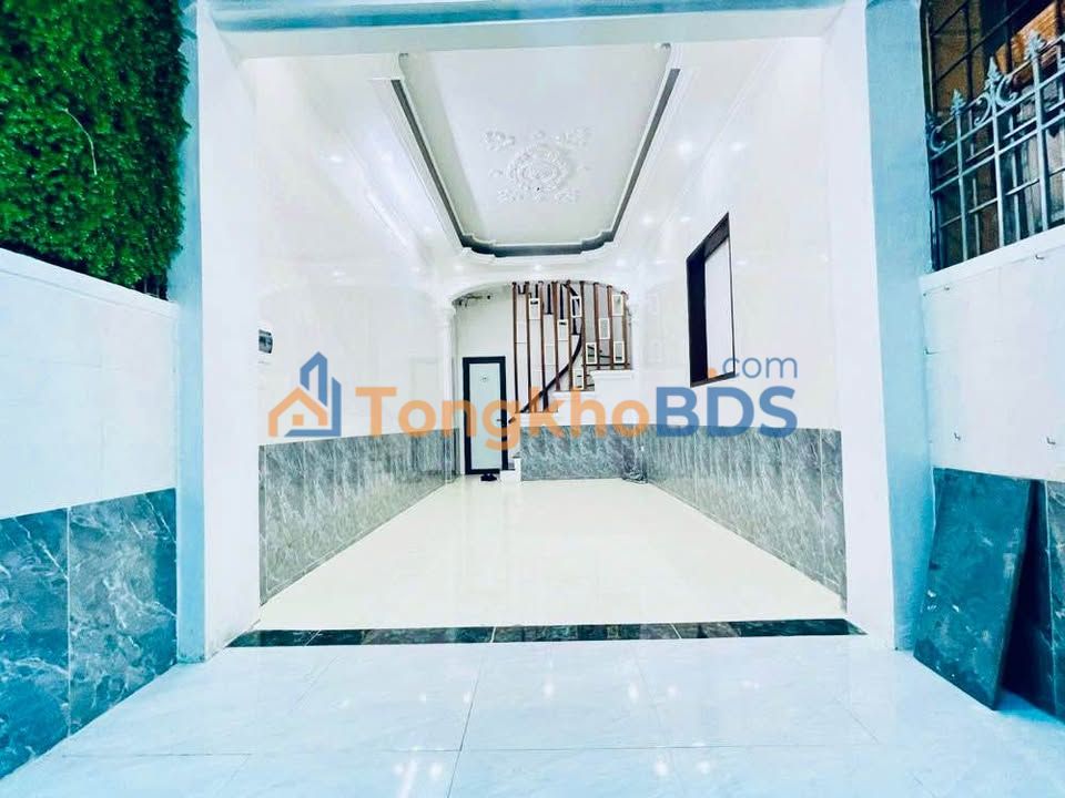 Nhà Nguyễn Khánh Toàn Cầu Giấy 42m² 8 tỷ - Ô tô tránh, sẵn sàng ở