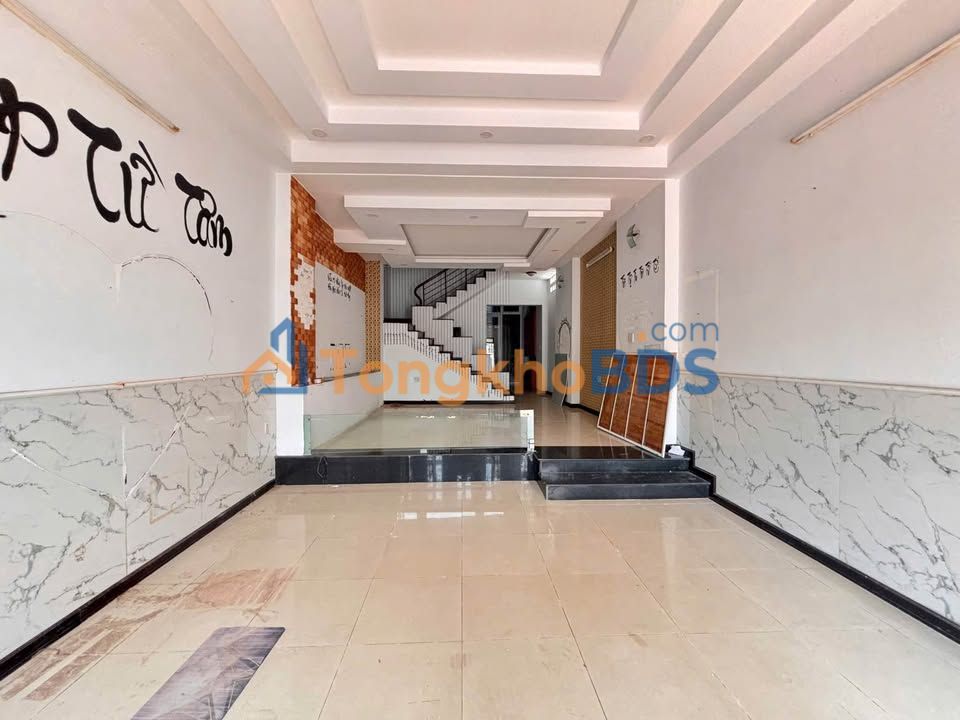 Nha thue Nhi Ha Nha Trang 100m2 20 trieu - Oto vao san