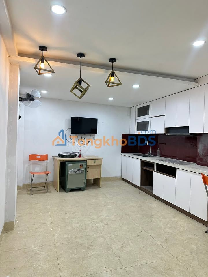 Nhà 5 tầng Cổ Linh Long Biên 35m² 8 triệu - Ô tô vào tận nhà