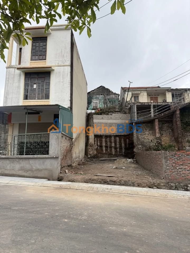 Nhà riêng Hạ Long 72m² 1.8 tỷ - Ô tô vào tận nhà