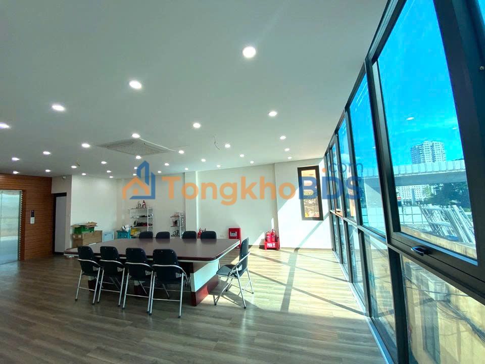 Văn phòng Hoàng Quốc Việt, Cầu Giấy 60m² 11 triệu - Sẵn sàng làm việc