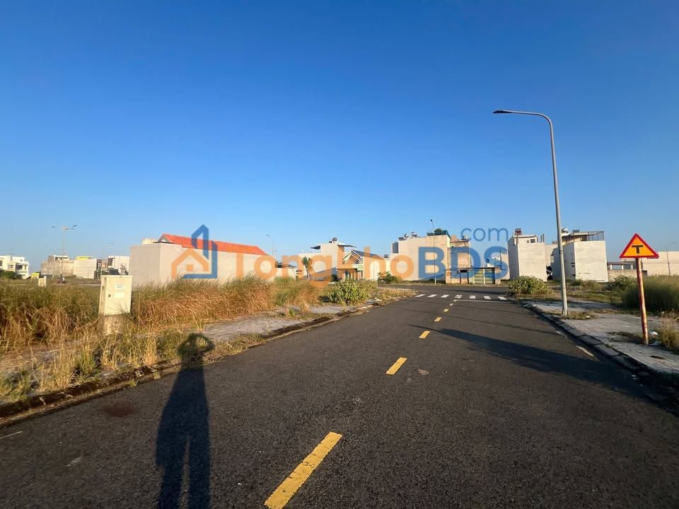 Đất Sổ Đỏ Sơn Hòa 100m² - Đối Lưng Đường 42m, Cách Biển 1km