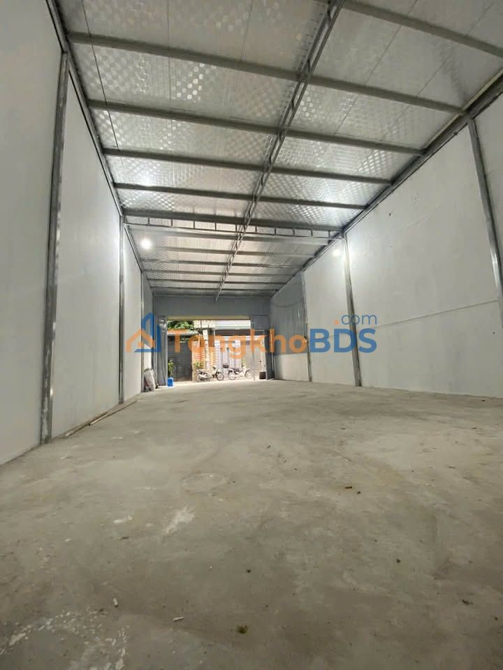 Nhà nguyên căn Đức Giang 120m2 12 triệu - Ô tô tránh, kho ở