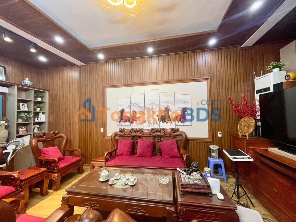 Nhà riêng Xuân Thuỷ Quang Trung 122m² 3 tỷ - Ô tô vào nhà