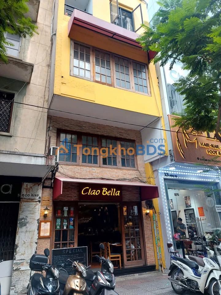 Nhà phố Đông Du Q1 40m² 132 triệu - Mặt tiền kinh doanh