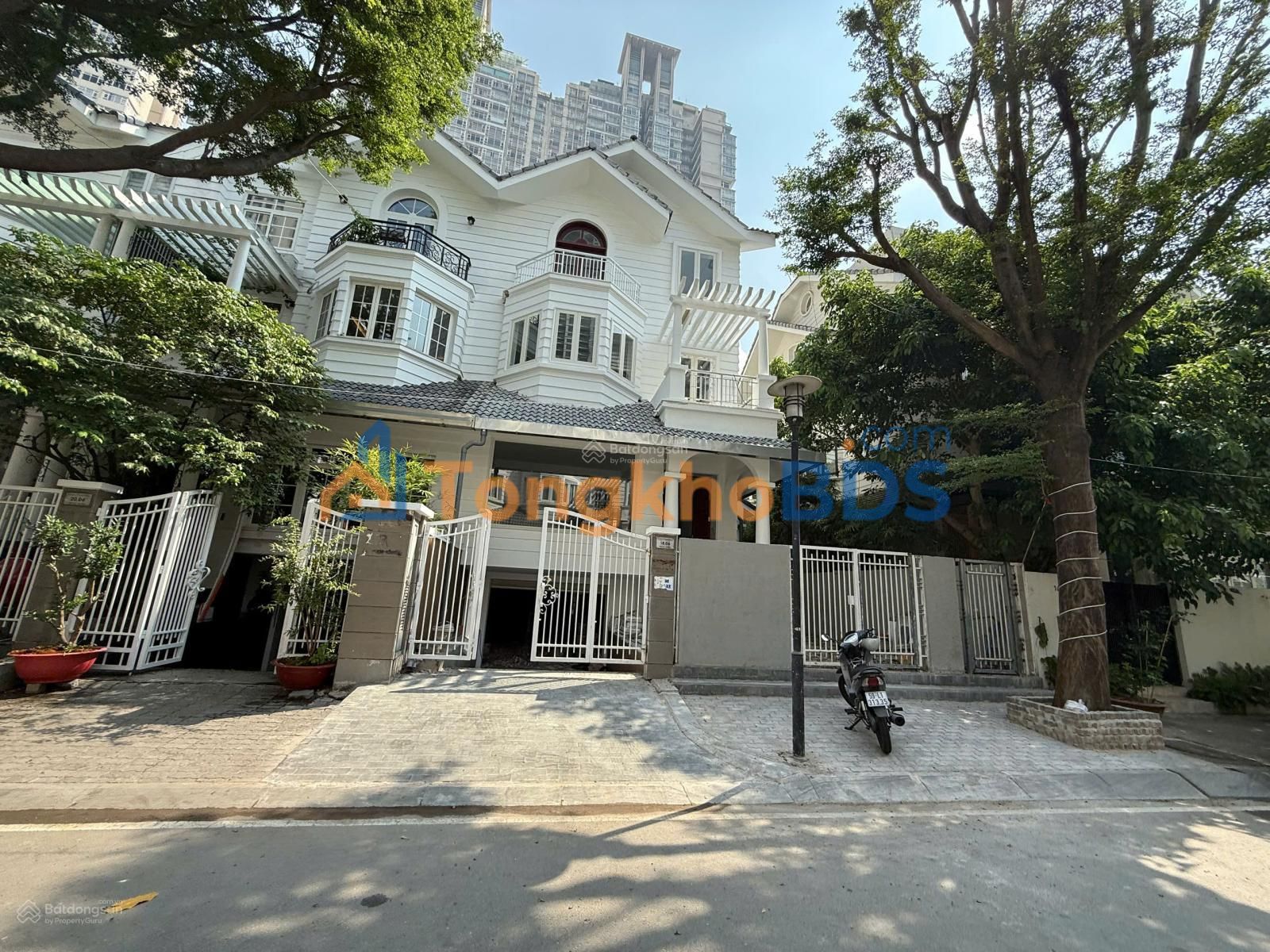 Villa Saigon Pearl Binh Thanh 889m2 - San sang o ngay