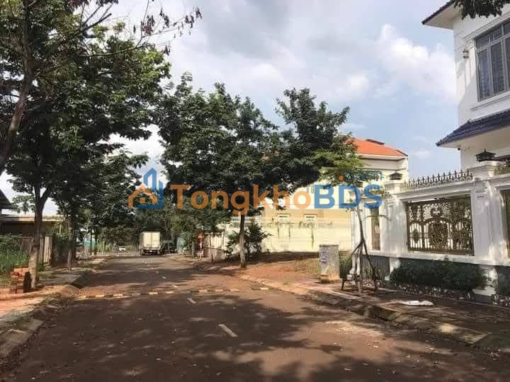 Townhouse TTHC Phước Bình 360m² 3.6 tỷ - Vị trí đắc địa