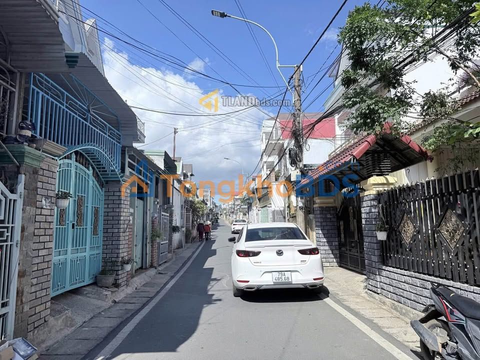 Nhà 2 mặt tiền Mê Linh Đà Lạt 120m2 8,2 tỷ - Oto vao nha