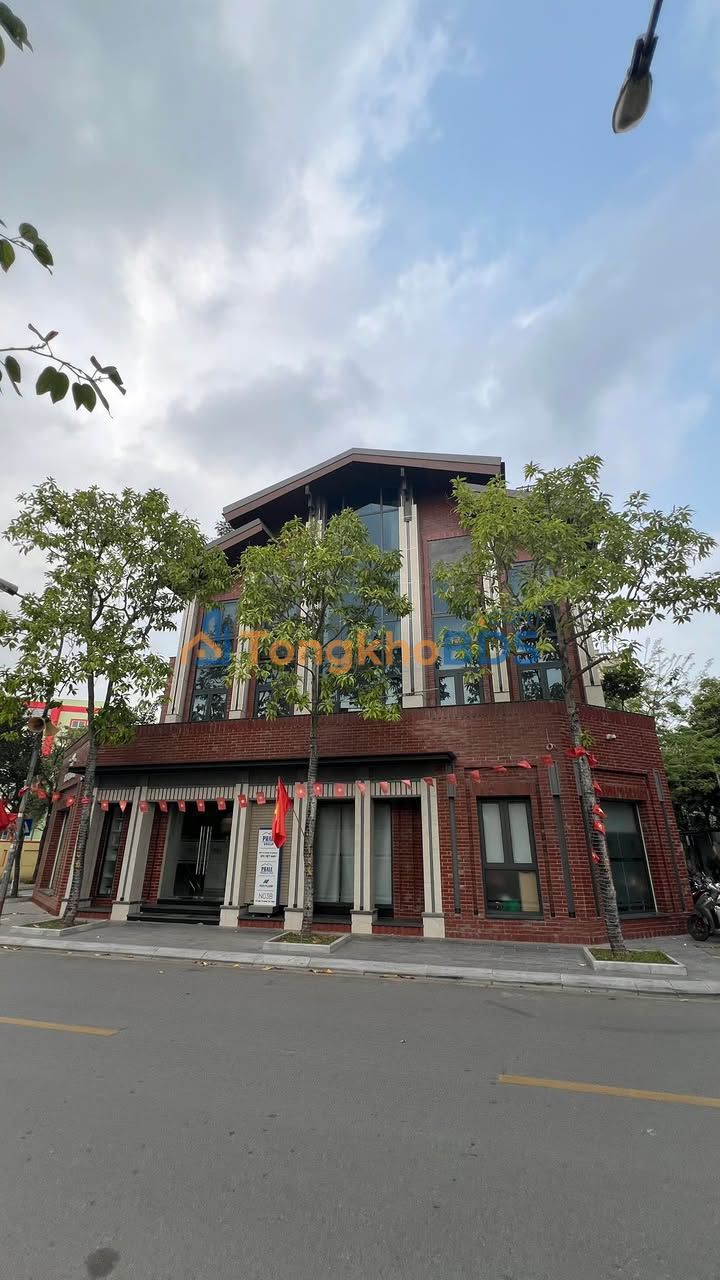 Cho thuê biệt thự góc 300m² Phố Hoàng Thế Thiện, Long Biên - Kinh doanh đắc địa