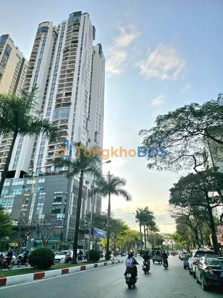 Nhà phố Văn Quán 66m² giá 14 tỷ - Ô tô vào tận nhà