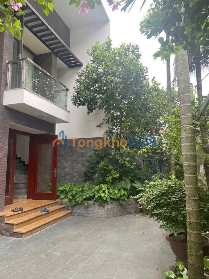 Nhà phố Phố Ngọc Trì Long Biên 180m² giá 18tr - Ô tô vào tận nhà