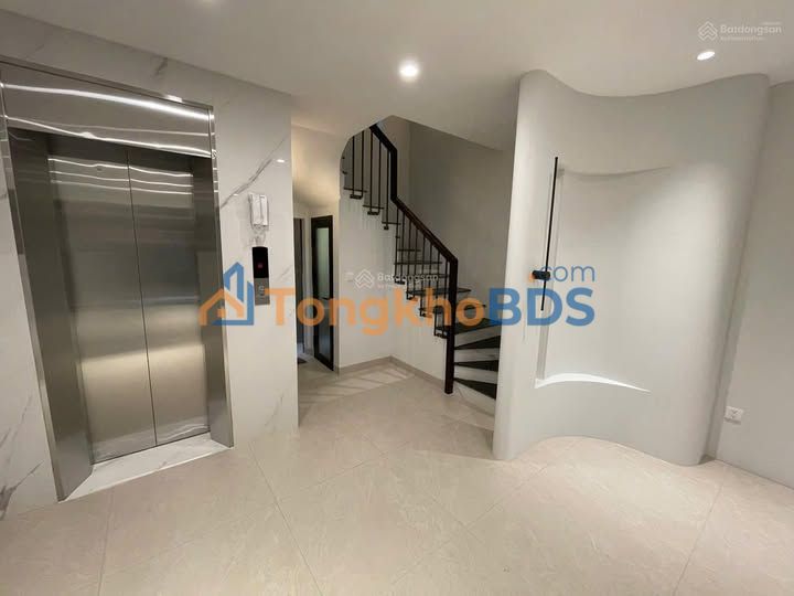 Nhà Lạc Long Quân Tây Hồ 65m² 19.8 tỷ - Ô tô vào nhà