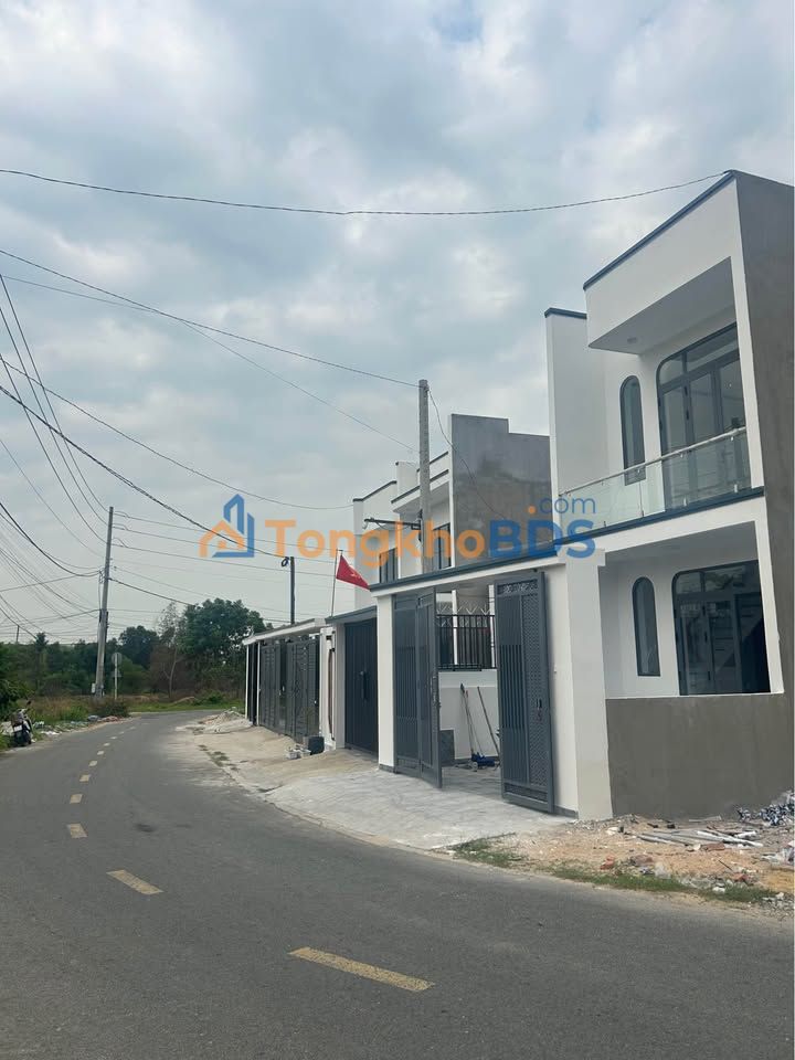 Nhà riêng Quận 1 90m² giá 2.2 tỷ - Ô tô vào tận nhà