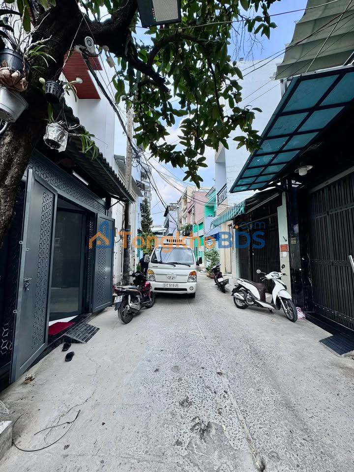 Nhà riêng Tân Phú 100m² giá 5.85 tỷ - Ô tô vào tận nhà