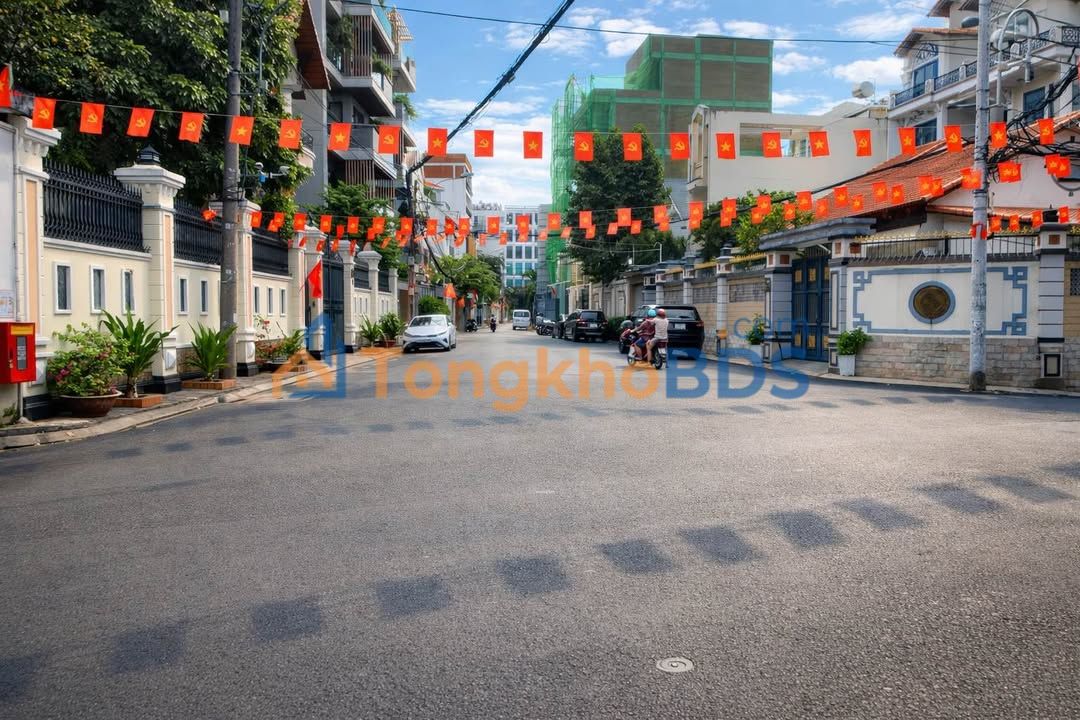 Nhà Nguyễn Trọng Tuyển 93m² 21.39 tỷ - Ô tô vào tận nhà