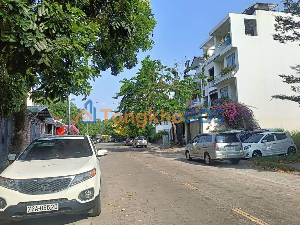 Nhà riêng Dĩ An 100m² 11 tỷ - Ô tô vào tận nhà